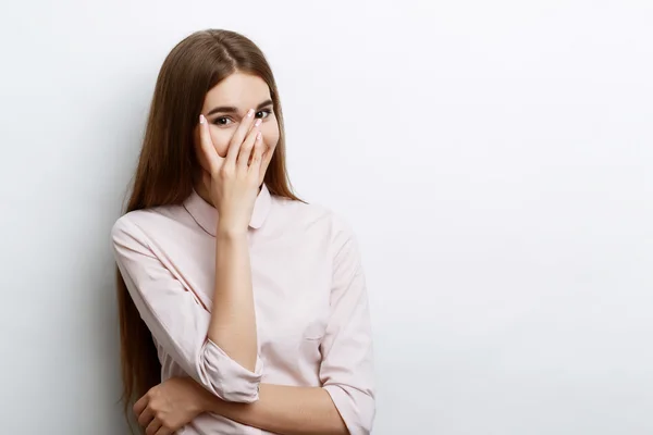 Schöne junge Dame posiert — Stockfoto