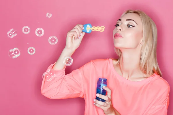 Cute girl playing with bubbles — Stock Photo, Image