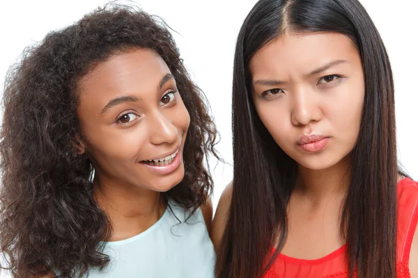 Amigos positivos haciendo caras — Foto de Stock