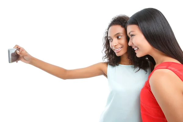 Chicas positivas haciendo fotos — Foto de Stock