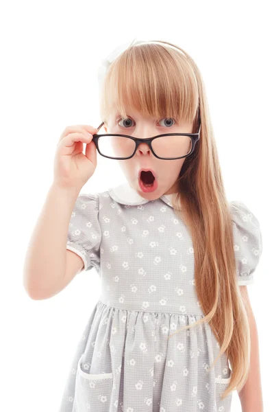 Behagelig lille pige iført briller - Stock-foto