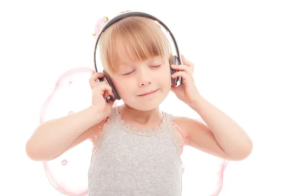 かわいい女の子が音楽を聴く — ストック写真