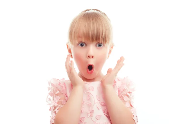 Nettes kleines Mädchen zeigt Überraschung — Stockfoto