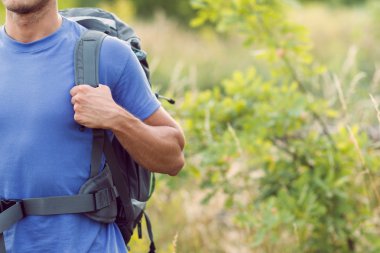 Genç turizm yalnız hiking
