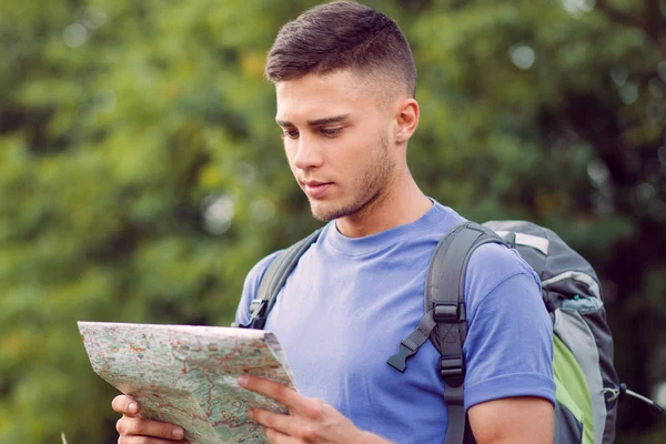 Young tourist hiking alone — Stock Photo, Image