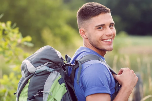 Young tourist hiking alone — Stock Photo, Image