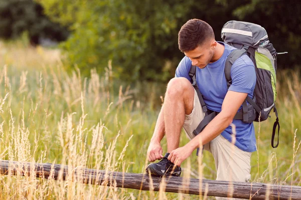 Young tourist hiking alone — Stock Photo, Image