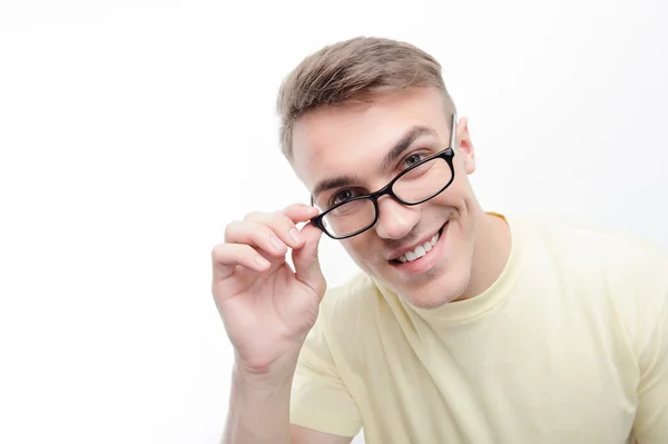 Close up de homem sorridente vestindo óculos — Fotografia de Stock