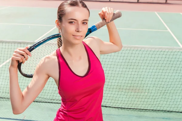 Smiling woman holding racket — Stock Photo, Image