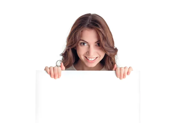 Menina positiva segurando placa branca — Fotografia de Stock