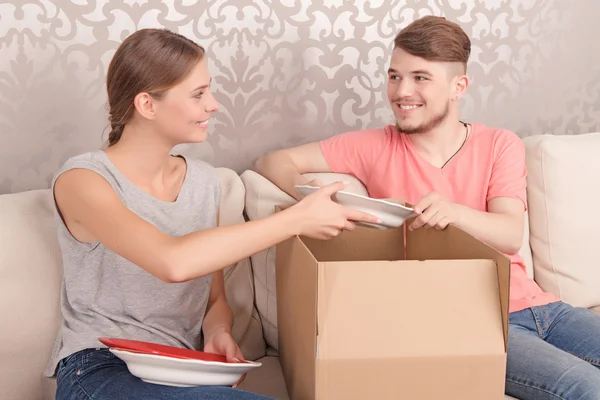 Nice couple opening boxes — Stockfoto