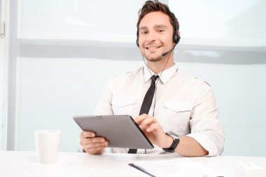 Çağrı Merkezi operatörü dizüstü holding