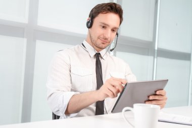 Çağrı Merkezi operatörü dizüstü holding