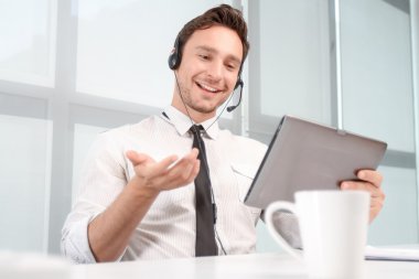 Çağrı Merkezi operatörü dizüstü holding