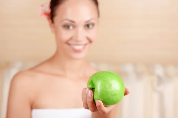 Smiling woman holding apple — Stock Photo, Image