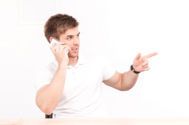 Onun smartphone ile genç işadamı