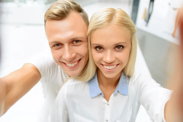 Nice couple making photos — Stock Photo, Image