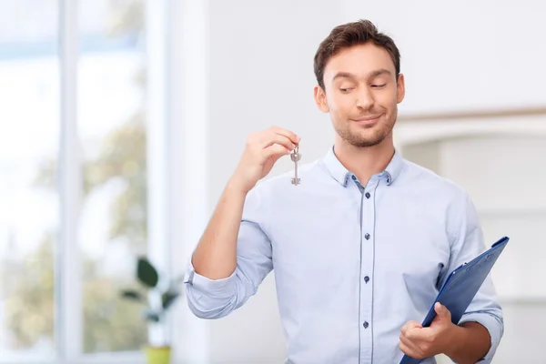 Professional realtor holding folder — Zdjęcie stockowe