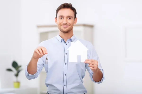 Nice realtor holding keys — Stock Photo, Image