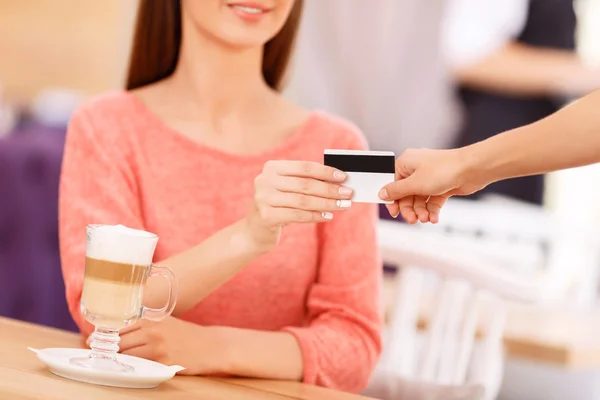 Chicas guapas tomando café — Foto de Stock