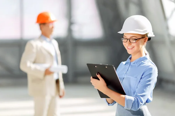 Professionelle Architekten arbeiten zusammen — Stockfoto