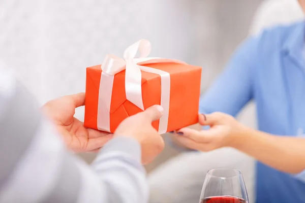 Pleasant man giving present — Stockfoto