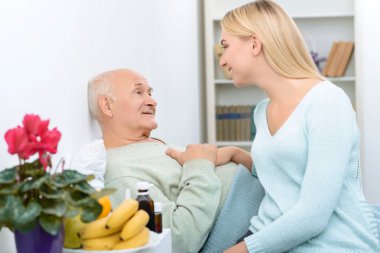 Nice positive talk of two relatives in the ward.