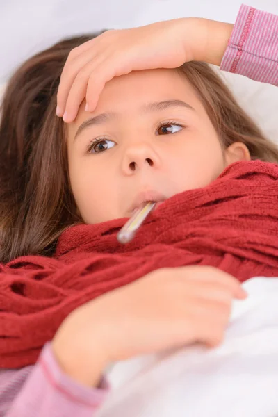 小さな女の子の感じの病気 — ストック写真