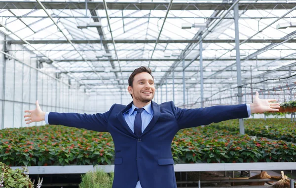 Aangename broeikasgassen eigenaar zijn bedrijf beheren — Stockfoto