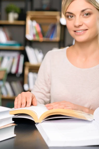Woman working with numerous books. — Stock Photo, Image
