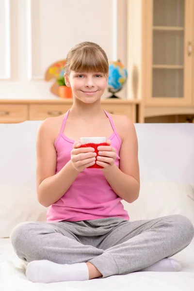 Pretty little girl resting at home — Stockfoto