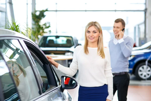 Happy couple going to buy a car — Stock Photo, Image