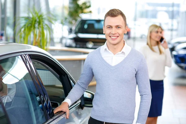 Happy couple going to buy a car — Stock Photo, Image