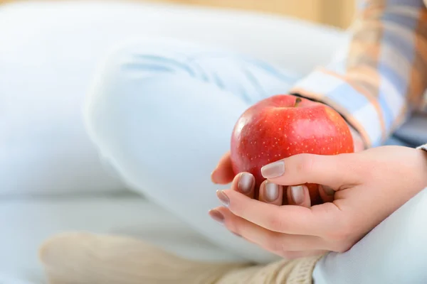 Red apple in girls hand. — Stock Photo, Image