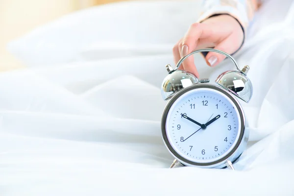 Relógio mostrando uma hora da tarde . — Fotografia de Stock