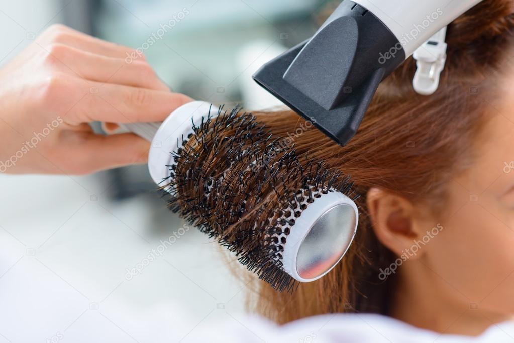 Process of shaping the hairdo.