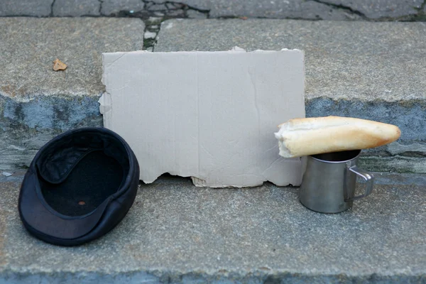 Dinge, die einem Obdachlosen gehören. — Stockfoto