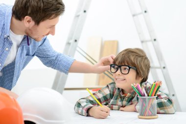 Capcanlı baba ve oğul yenileme yapma