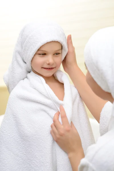 Mother and daughter in the bath room — Stock Photo, Image