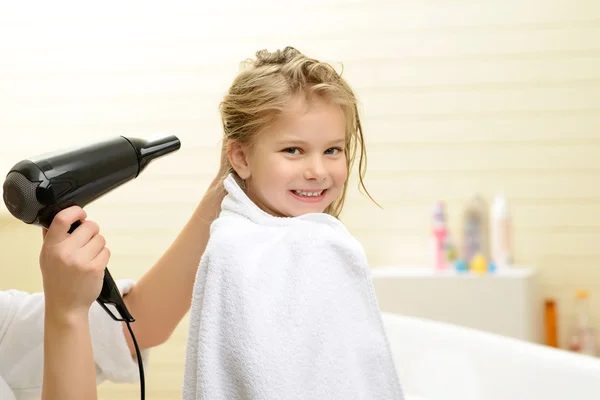 Mother and daughter in the bath room — Stock Photo, Image