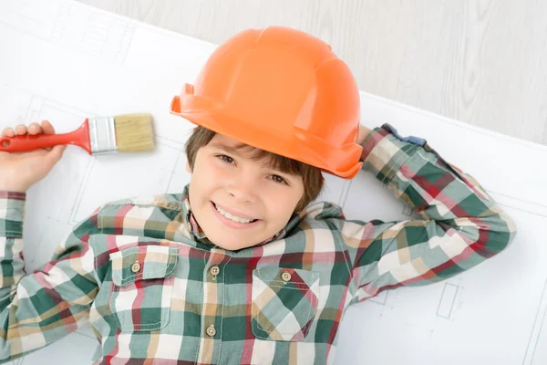 Little boy doing renovation — Stock Photo, Image