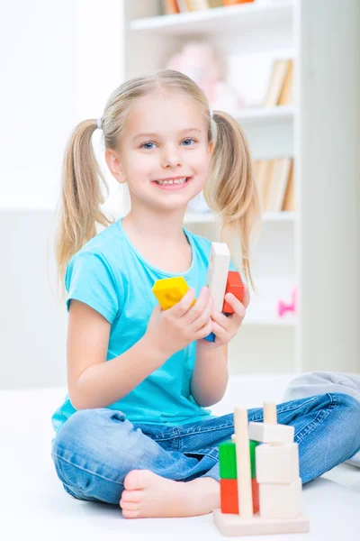 Hübsche Schwestern haben Spaß zu Hause — Stockfoto