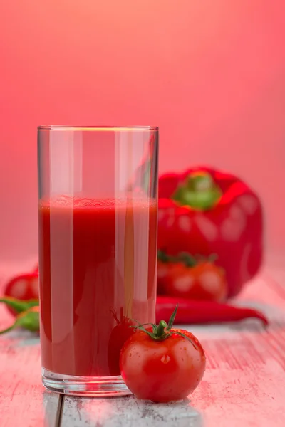 Pepper and tomatoes lying on the table — Stock Photo, Image