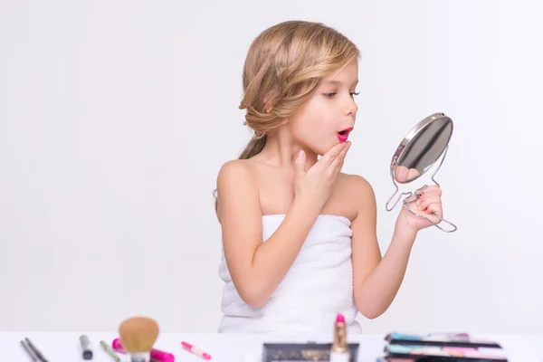 Nice little girl doing make up — Stock Photo, Image