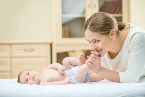 Loving nursing mother playing with her infant — Stock Photo, Image