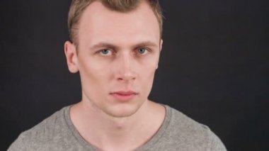 Yakışıklı delikanlı kızmış.