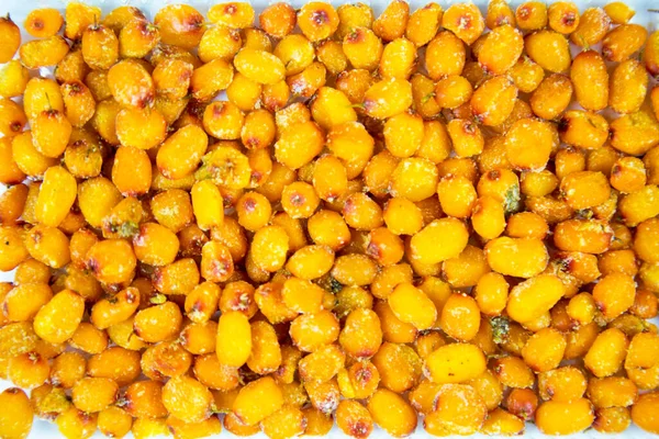 Berry Buckthorn Laut Adalah Kuning Beku Cepat Dengan Embun Beku Stok Foto Bebas Royalti