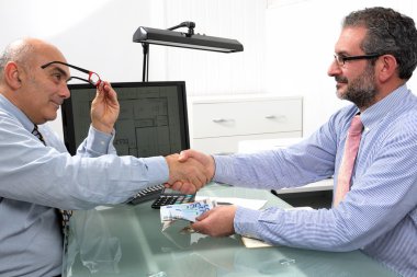İşadamları arasında finansal işlem
