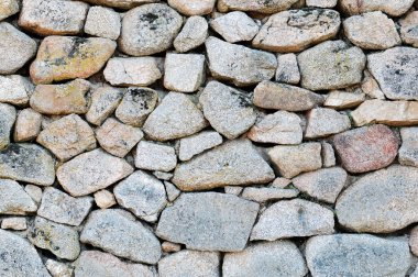 düzensiz taş duvar.