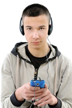 Genç çocuk teknolojik